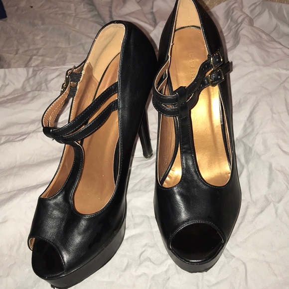 Heels - Picture 3 of 3